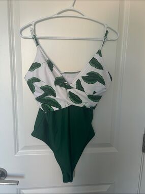 Cupshe Green Leaf Print One-Piece Swimsuit